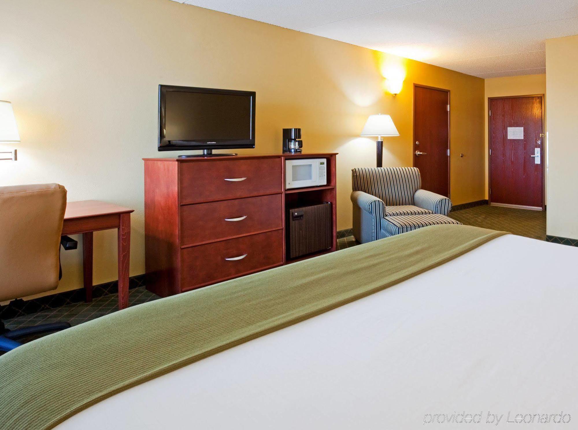 Holiday Inn Express Hotel & Suites Coon Rapids - Blaine Area, An Ihg Hotel Kültér fotó